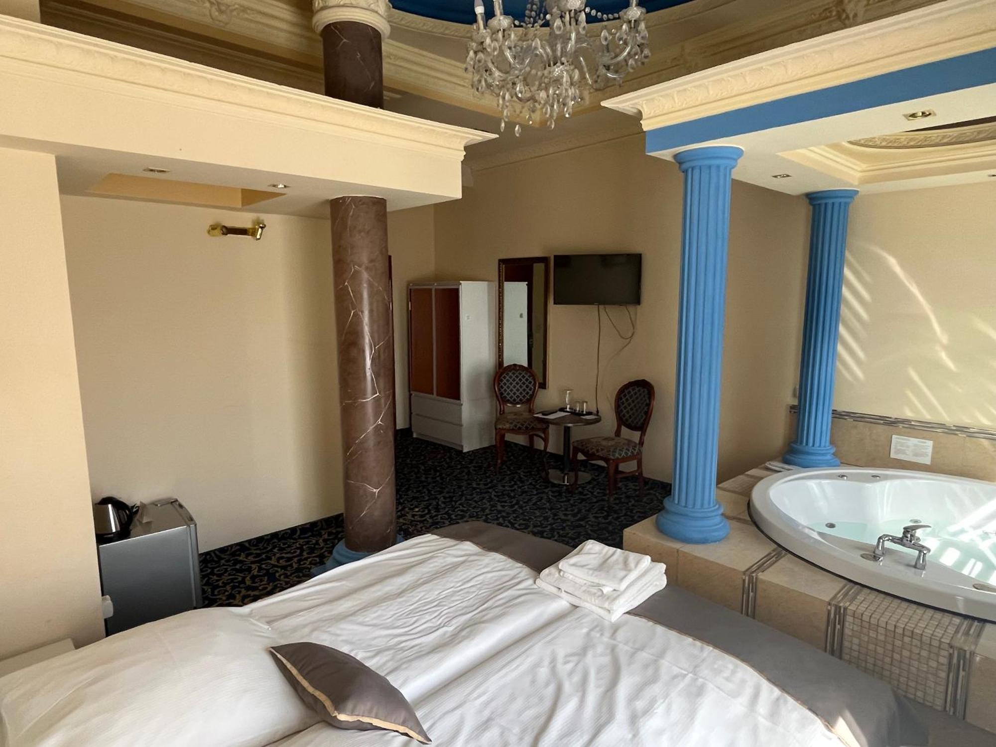 Hotel Venecia Palace Michalowice  Exterior photo