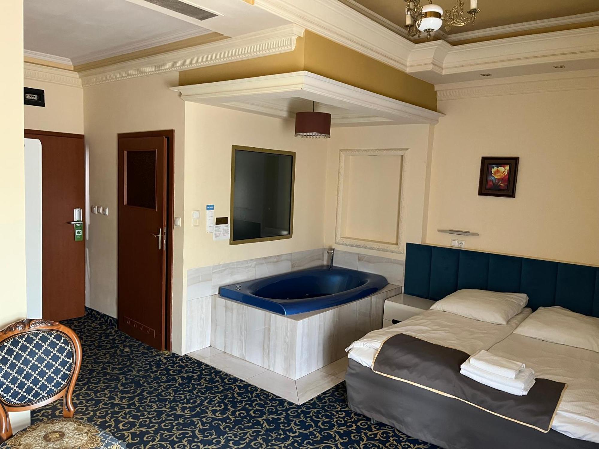 Hotel Venecia Palace Michalowice  Exterior photo