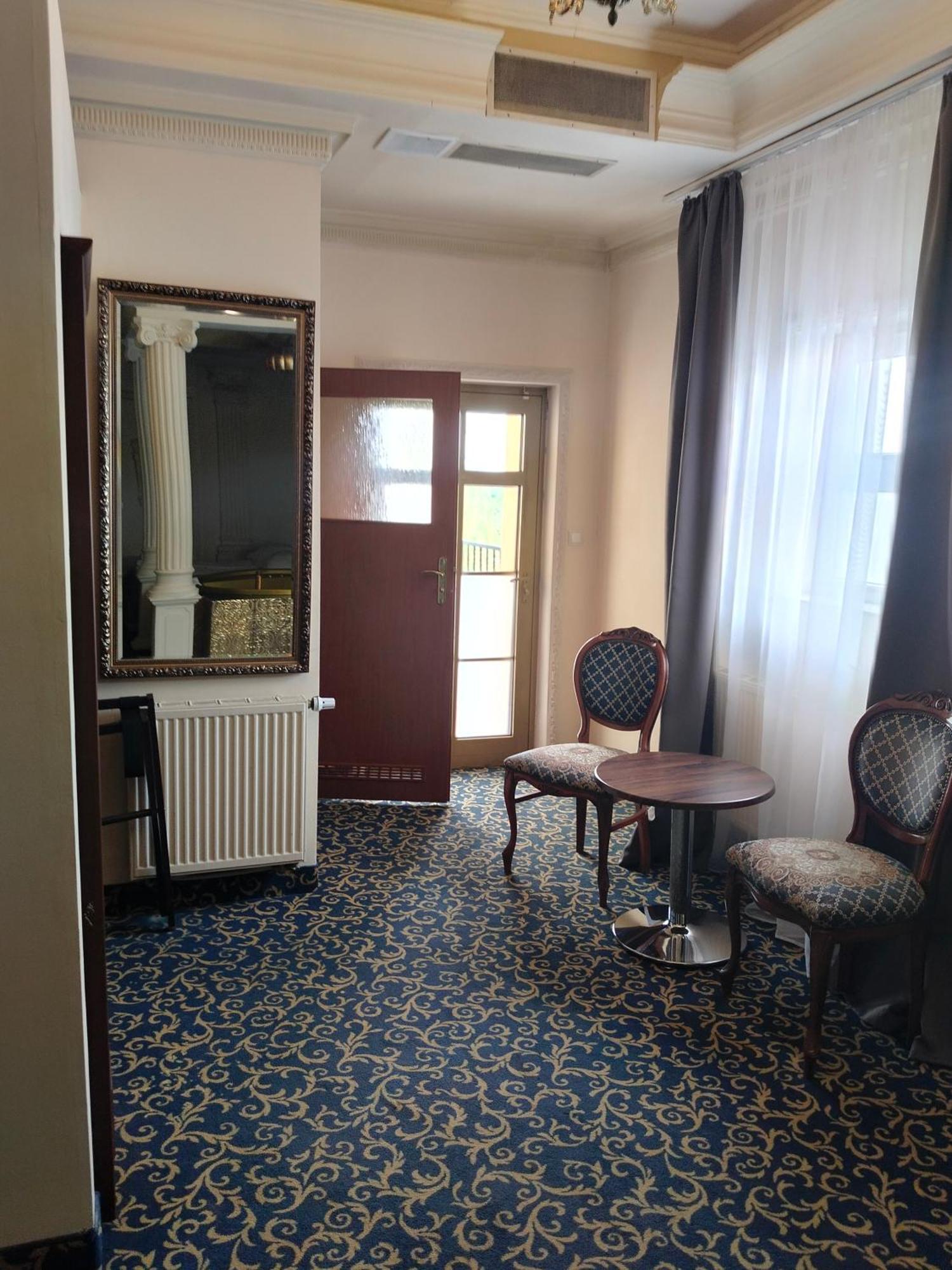 Hotel Venecia Palace Michalowice  Exterior photo