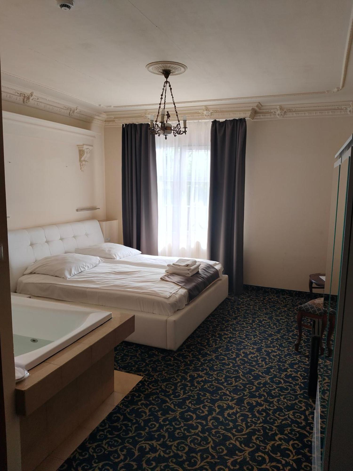 Hotel Venecia Palace Michalowice  Exterior photo